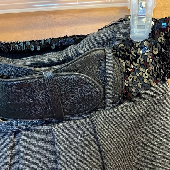 EllumiNation gray high low knit pleated skirt with sequence belt Size M - Picture 3 of 5